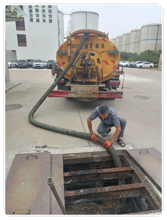 大茂镇隔油池清掏