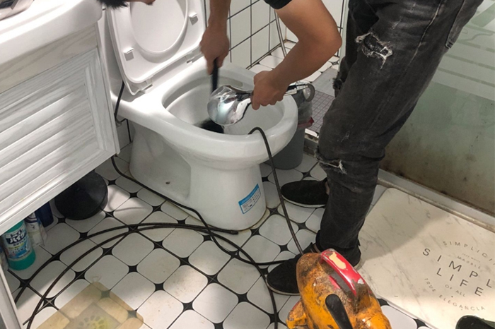 大茂镇马桶堵塞自己疏通还是找师傅?专业上门服务让你省时更省心